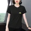 Nova Camiseta de Manga Curta Estilo Verão 2026 para Mulheres de Meia-Idade, Versátil, Rejuvenescedora, Tamanho Plus, Estilosa, Simples com Gola Redonda