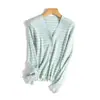 Conjunto de Dama Estilo ChanelIncluye Cárdigan/Chaleco de Punto de Lana con Cuello en V de 48 Piezas para Mujer Top Rayado con Volantes