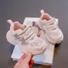 Zapatillas para Niña 2026 Verano Nuevo Estilo Estilo Princesa Diamante Brillante Zapatos de Papá Transpirables de Malla Zapatos Casuales para Bebé