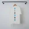 2026 Marca da Moda Nova Ch Cruz Chrome Hearts Sânscrito Patchwork Bordado Resistente Unissex Camiseta Casual de Manga Curta para Casal
