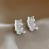 Pendientes Pleated en Forma de C con Goteo de Aceite Rosa, Zircón Dulce de Aguja Plateada, Pendientes de Lujo Ligero de Gama Alta, Pendientes Simples y Versátiles para Mujer