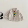 Série Aventura de Veículos de Construção 2026 Nova Primavera Camiseta Estilosa de Cartoon com Manga Patchwork para Meninos Roupa de Primavera Top