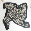En stock marca grande verano imitación algodón y lino tacto nuevo versátil pañuelo cuadrado grande pañuelo de seda pañuelo fino primavera y otoño chal con letras