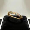 Anillo Mediano Coco con Tachuelas de Diamantes y Diseño de Rombo en Oro Blanco y Oro Rosa, Diseño de Joyería de Nicho, Fábrica de Lujo Ligero al por Mayor
