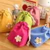 Bolsa de Carga Extraíble de Flores Frescas Bolsa Protectora para Teléfono Móvil Color Caramelo Lindo Bolsa de Almacenamiento con Cordón Bolsa de Franela
