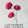 Decoração de Casamento com Materiais Florais Vermelho-Rosa, Folhas Artificiais, Rosas e Arranjos Florais para o Salão do Casamento e Painel de Fundo