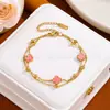 Estilo vacacional de playa europeo y americano trébol de cuatro hojas de la suerte titanio acero no se decolora diseño cadena floral pulsera de doble capa venta al por mayor