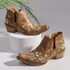 Botas western bordadas com rebites transfronteiriças para mulheres, nova coleção primavera 2026, botins de salto grosso retrô, estilo étnico, em estoque