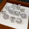 Ear Cuff Borboleta Cravejado com Zircônia para Mulheres Sem Orelhas Furadas, Ear Cuff Fashion e Versátil, Acessório de Orelha Versátil com Toque de Luxo Leve e de Alta Qualidade