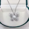 Venta al por mayor de perlas de Zhuji Moda Colgante de perla de agua dulce natural Totalmente incrustado con circonita Collar de mariposa de hada de perlas Gama alta