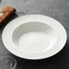 Plato hondo de fábrica Plato sombrero de paja Plato de cerámica blanca Plato plato Plato de servicio Hogar Sentido avanzado Concepto artístico Platos Plato Salah Plato de cena para comida occidental