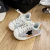 Zapatillas de concha para niños estilo coreano con estrella, nuevos zapatos casuales de moda otoño 2026 para niñas, zapatillas deportivas para niños