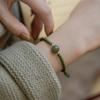 Pulseira de Jade Sintético com Pedra Única e Fecho de Segurança para Mulheres Ajustável Luxo Leve Pulseira para Melhor Amiga Corda Trançada Pulseira Versátil de Alta Qualidade