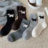 Calcetines de Lana para Mujer Estilo Coreano Dibujos Animados Cachorro Lindo Calcetines de Media Pantorrilla Otoño e Invierno Engrosados Cálidos Calcetines de Felpa Grises Sin Costuras