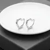 Pendientes Huecos con Forma de Corazón para Mujer Superventas Transfronterizos Aretes de Presión Sentido de Diseño de Nicho de Lujo Ligero Accesorios de Pendientes Versátiles de Gama Alta Venta al por Mayor
