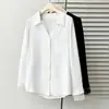 Blusa de outono feminina plus size com um estiloso design coreano, apresentando patchwork de renda e mangas compridas