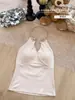 Nuevo Top de Tirantes Puro Deseo con Escote en V Profundo y Empalmes, Cuello Halter con Gargantilla Dorada, Corte Ajustado con Copas Fijas, Top Versátil para Chicas Atrevidas