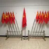 Soporte para asta de bandera de acero inoxidable Soporte para asta de bandera de jóvenes pioneros escolares Soporte para asta de bandera de sala de conferencias de empresa Base para asta de bandera de auditorio