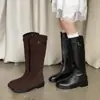 Botas de cavaleiro estilo ídolo, couro bovino integral, fivela pequena, 2026 Outono/Inverno, salto baixo grosso, bico redondo, couro genuíno, cano alto, botas longas femininas