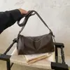 Bolsa baguette de couro encerado estilo Maillard vintage para mulheres, nova coleção 2026, bolsa simples de couro macio para sob o braço, bolsa de ombro para o dia a dia, bolsa transversal