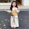 Camisola de punto multicapa de color liso para niñas coreanas 2026 otoño nuevo conjunto casual versátil de tres piezas