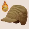 Novo gorro de inverno masculino quente de tricô, forrado com fleece e espesso, gorro pullover à prova de frio para atividades ao ar livre, gorro de tricô com topo redondo e letra