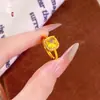 Anel Pequeno Cubo de Açúcar Brilhante Banhado a Ouro em Latão, Anel Ajustável de Moda de Luxo Leve Feminino de Nicho com Pedra Sintética Citrino