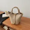 Bolso Pequeño Exquisito Transfronterizo para Mujer 2026 Nuevo Súper Popular Bolso Cubo Simple para el Trabajo Estilo Coreano Casual Bolso Cruzado