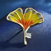 Broche Sentido Senior Nicho Primavera Hombres y Mujeres Hoja de Ginkgo Pequeña Cereza Corsage Hoja de Arce Flor de Ciruelo Aguja Mayoreo