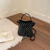 Bolsa de Ombro Tipo Saco Shuai Mijia 2026 Nova de Nicho com Bolinhas e Cordão para Mulheres, Bolsa Transversal Fofa e Fashionável para o Dia a Dia