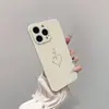 Capa de celular para iPhone 17 Pro, estilo suave mais vendido em nicho, com linhas e flores de coração, capa macia de TPU para lojas independentes de cross-border