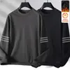 Camiseta de manga larga para hombre para otoño e invierno, marca de moda, corte holgado, forrada de forro polar, engrosada, camiseta básica casual, sudadera de cuello redondo para estudiantes jóvenes