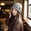 Gorro nuevo estilo con borde enrollado y cordón que hace que la cara se vea más pequeña, tejido para otoño e invierno, sombrero cálido que protege los oídos para mujer, gorra ajustable con cordón para clima frío