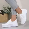Novos tênis casuais de malha fly-knit mais vendidos em vendas transfronteiriças, venda direta do fabricante, sapatos femininos slip-on, calçados casuais respiráveis com sola macia