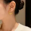 Pendientes geométricos de metal roscado minimalistas de moda retro francesa con un diseño único de lujo ligero y un estilo fresco y discreto.