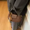 Moda Nuevo Estilo 2025 Bolso de Gama Alta de Nicho para Mujer Bolso Silla de Principios de Invierno Color Sólido Retro Bolso de Hombro Cruzado