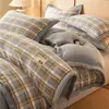 Juego de ropa de cama de cuatro piezas de terciopelo de leche, funda de edredón de forro polar y engrosada de vellón de coral para invierno, juego de sábanas cálidas apto para estudiantes