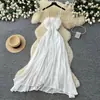 Vestido lencero rojo estilo vacacional para mujer, colección otoño 2026, con un diseño elegante, cintura alta, efecto adelgazante, espalda abierta sexy y elegante vestido largo