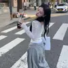 Camisa de encaje con cuello en V de manga larga, estilo chic coreano y francés, camiseta para mujer, capa interior de primavera/otoño, capa base, top corto ajustado