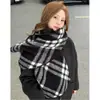 Bufanda de Cuadros Versátil Retro para Mujer Cálida de Invierno Borde de Doble Cara Bufanda Engrosada de Alta Gama para Hombre Fabricante Venta al por Mayor