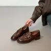 Zapatos de Mujer de Cuero Suave Estilo Retro con Punta Redonda y Tacón Medio 2026 Primavera Nuevos Mocasines de Cuero Genuino con Tacón Grueso y Hebilla Metálica