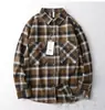 Camisa xadrez escovada estilo retrô americano para homens, de manga longa, nova marca da moda primavera e outono 2025, jaqueta camisa casual solta