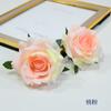 Guirlanda de Casamento de Pequenas Rosas Estilo Europeu Decoração de Corredor Adereços de Planta Artificial Pequeno Corsage de Rosas Frescas Ornamentos