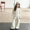 Conjunto Listrado Tendência Infantil Meninas Lã Seda Novo Conjunto Casual com Capuz Falso Duas Peças Estilo Coreano Meninas