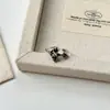 Anel Estilo Retrô Flor Íris Cruzada para Mulheres, Novo Design de Nicho de Luxo Leve com um Toque Vintage de Alta Qualidade, Anel Versátil para o Dedo Indicador