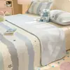 Un lado de algodón puro, un lado de forro polar colcha de cama pieza única universal para todas las estaciones sábana de cama acolchada totalmente de algodón protector de cama tatami juego de tres piezas