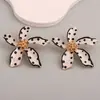 Europa y Estados Unidos nueva moda personalidad temperamento creativo transfronterizo pendientes de flor de aceite pendientes exagerados de punto de onda de aleación para mujeres