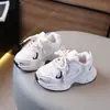 Sapatos Infantis Estilo Primavera e Outono Tênis Esportivo Infantil Malha Respirável Tênis de Corrida para Crianças Pequenas Meninos e Meninas Sapatos de Pai Peça Única Dropshipping