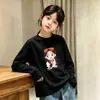Camiseta infantil de algodão puro com mangas compridas e estampa de desenho animado, adequada para primavera e outono, gola redonda, peça básica versátil para meninas e bebês, estilo moderno