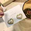 Aretes de Reloj de Bolsillo Asimétrico con Diamantes Incrustados de Perlas para Perros para Mujer, Diseño Único de Nicho, Súper Atractivos, Aretes Personalizados y Versátiles